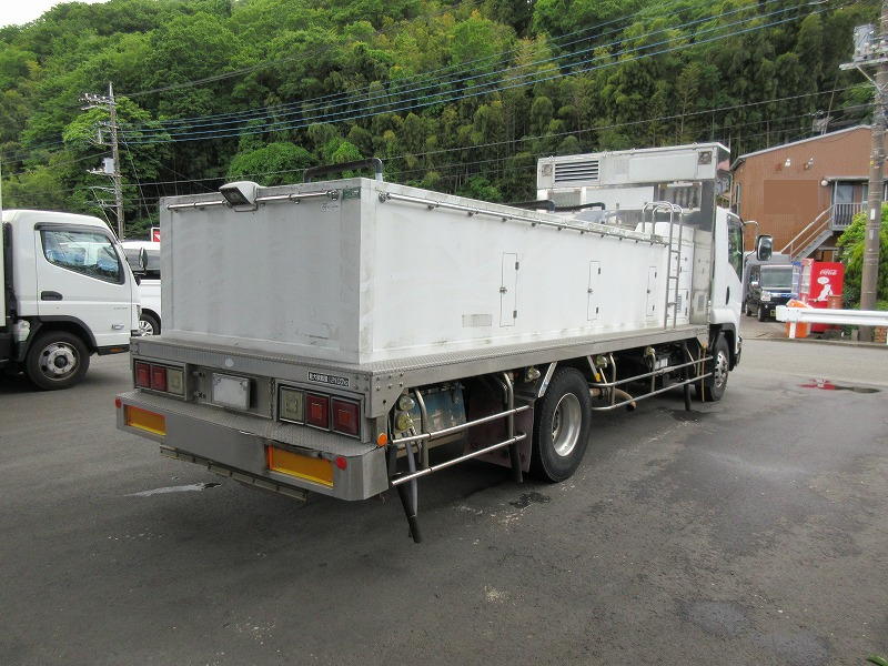 いすゞのフォワード 4t活魚運搬車 水槽4槽 ベッド付｜中古トラックe