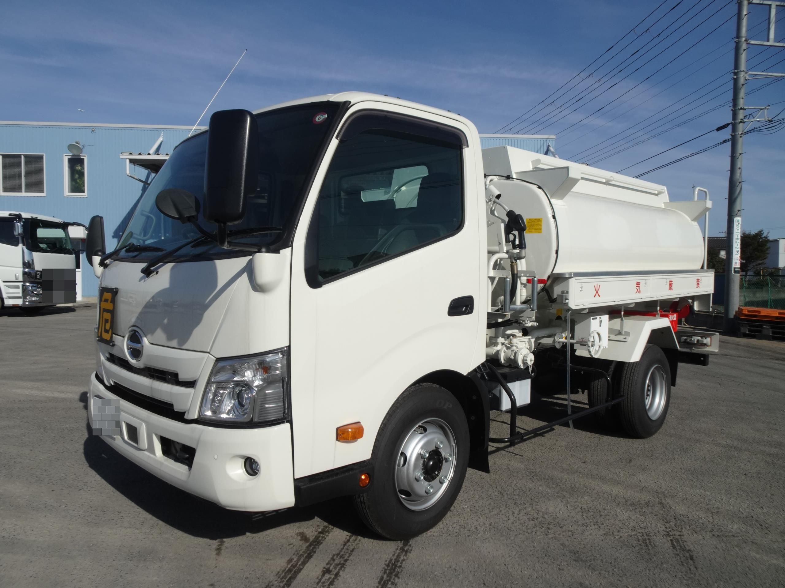 SGL-4797】R5.12日野のデュトロ 3.5t超タンクローリー（石油類） 4.6KL
