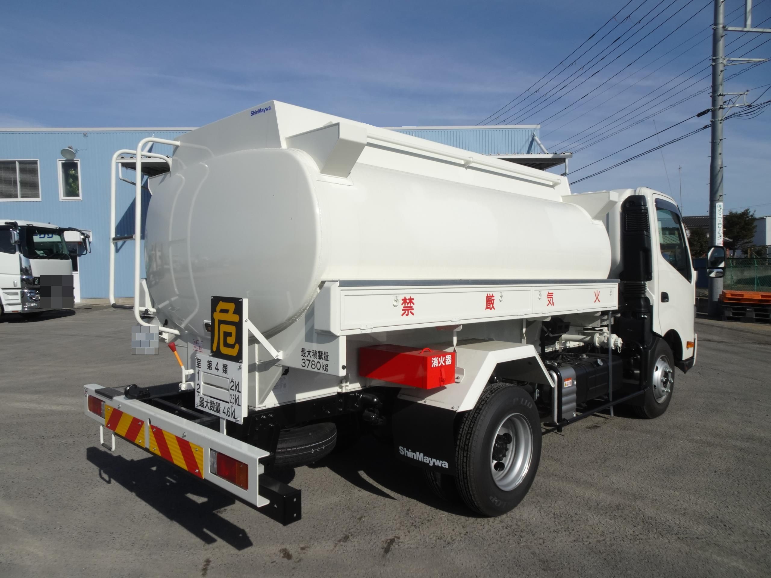 SGL-4797】R5.12日野のデュトロ 3.5t超タンクローリー（石油類） 4.6KL
