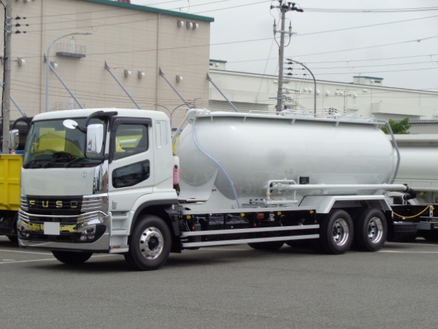 UGN-6049 車両写真