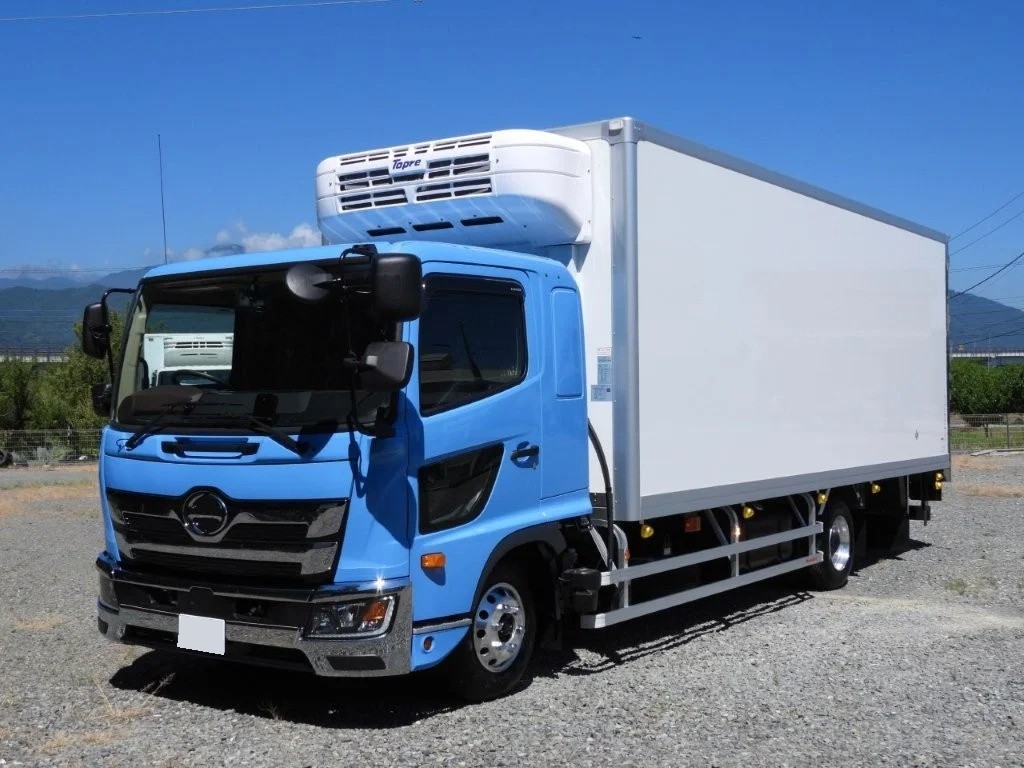 日野 4tワイド 冷蔵冷凍車（中温） 車両写真（GYR-9901）